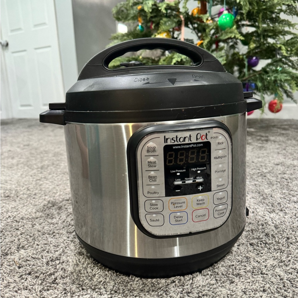 Instant Pot Duo Black and Silver Pressure Cooker - 6 Quart